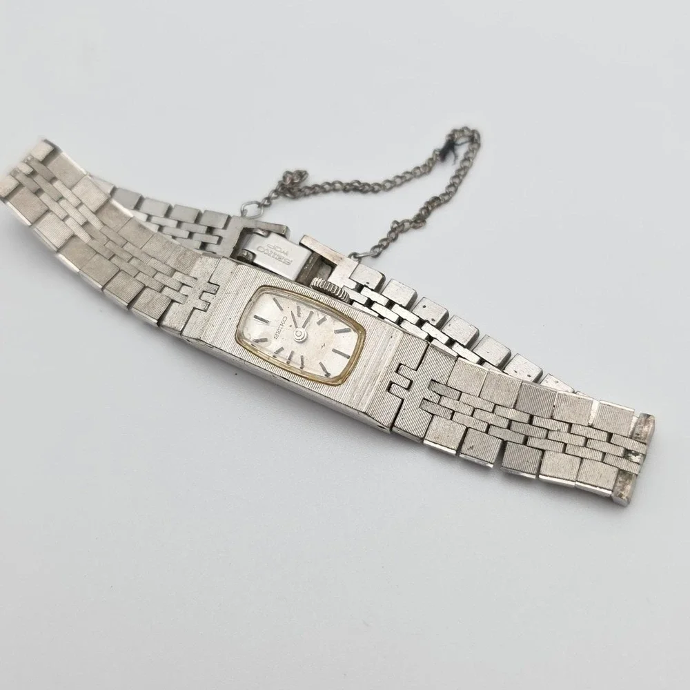 Vtg‎ SEIKO Ladies Watch 1520-3339 Manual Wind Analog Silver Tone Band Dainty